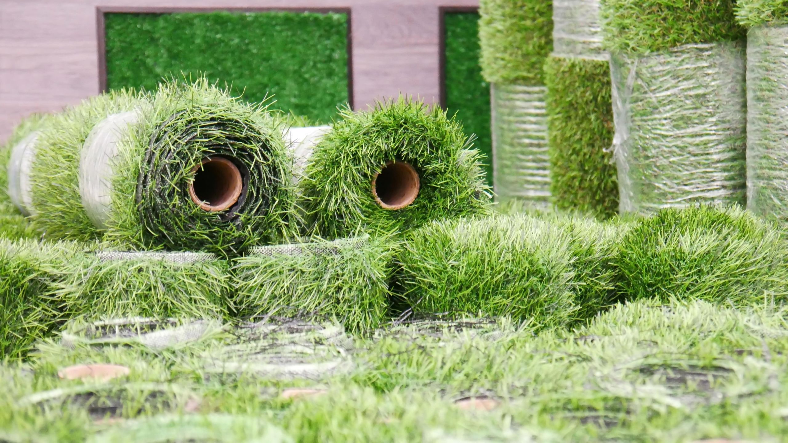Searching for Synthetic Grass Near Me? How Colorado Homeowners Can Find the Right Turf Product