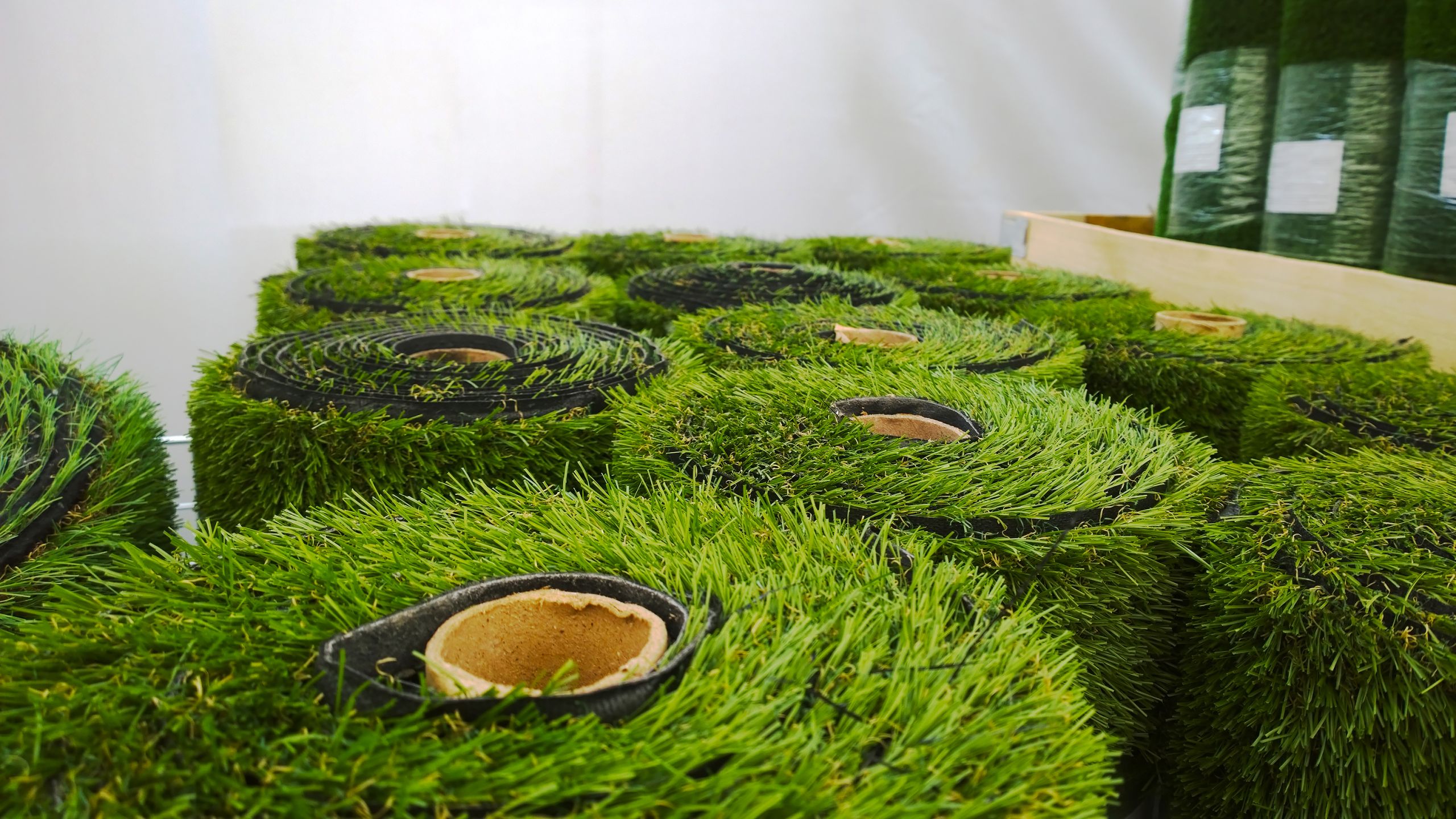 How Wholesale Synthetic Turf Helps Colorado Contractors Save on Large-Scale Projects